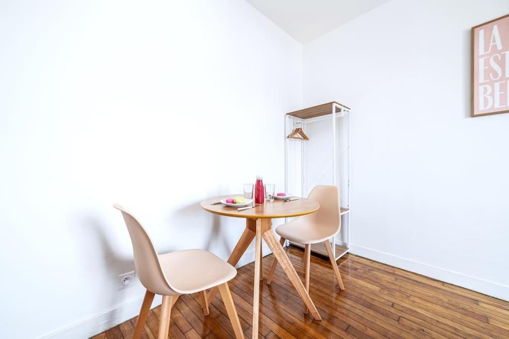 Apartment En Banlieue Parisienne - *